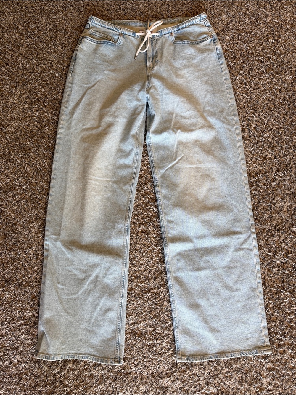 Gap ‘90s Loose light wash Mid Rise jeans with tie waist